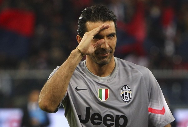  意甲传奇退役，布冯含泪告别绿茵场  