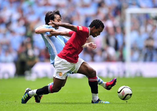  阿森纳终结曼城连胜，萨利巴头槌破僵局  