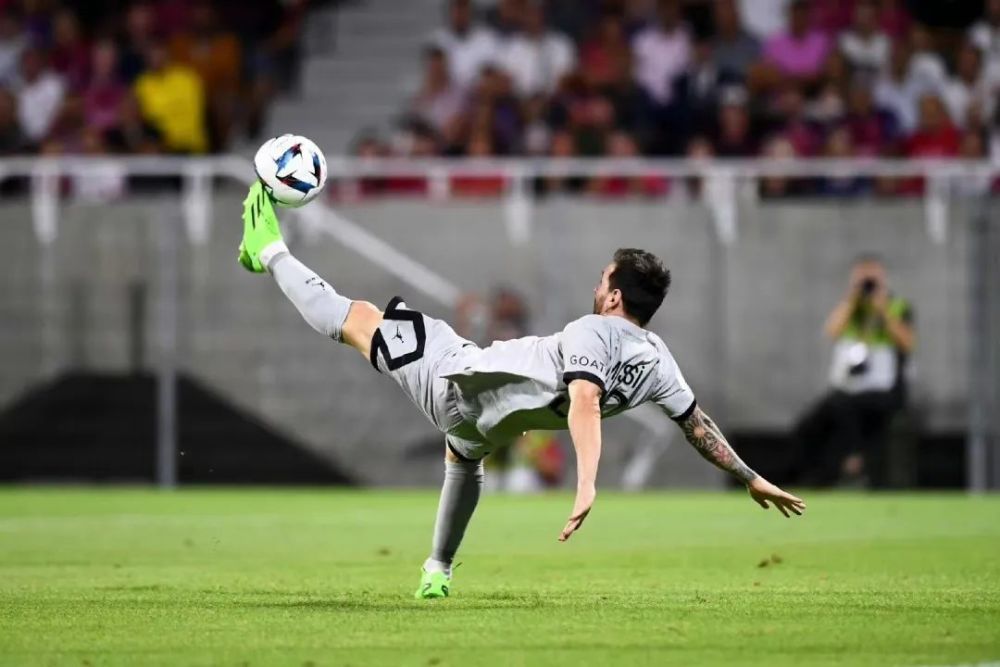  姆巴佩闪电破门锁定胜局，巴黎圣日耳曼客场轻取三分