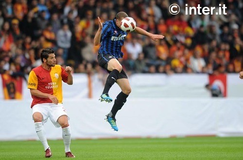  热那亚门将神勇发挥，多次扑救保住宝贵平局